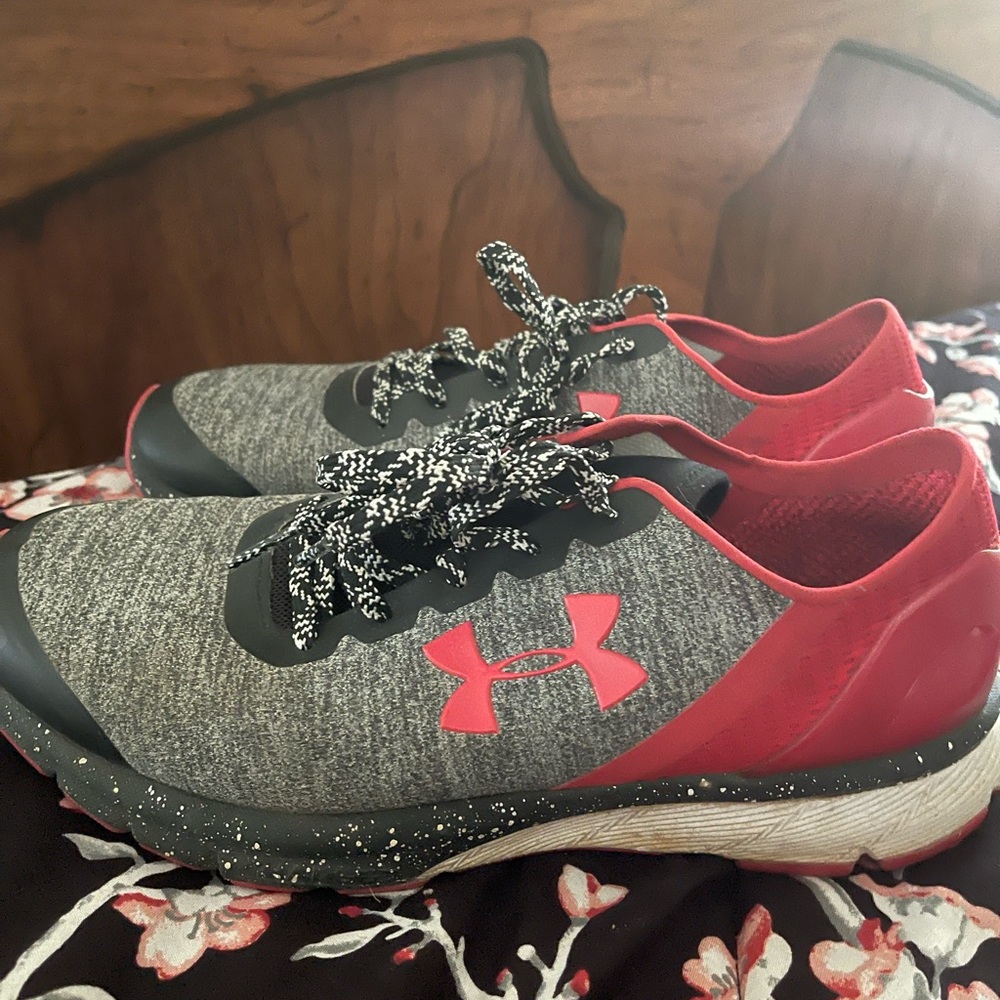Mens Under Armour shoes sz 8